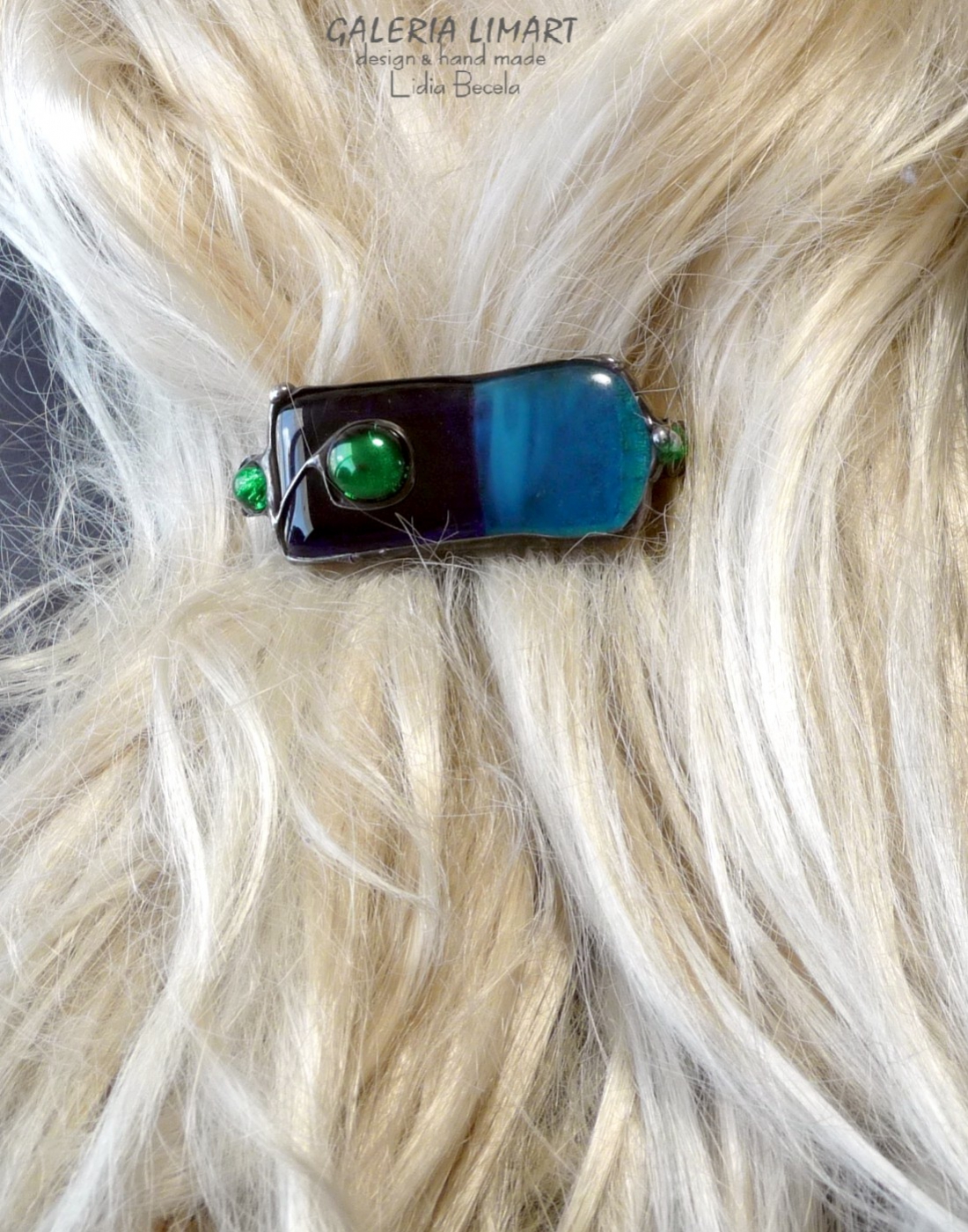Autorska, unikatowa spinka do włosów z niebiesko-kobaltowymi szklanym własnoręcznie przetopionym szkłem witrażowym