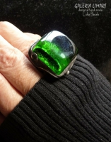 pierścionek z ręcznie przetopionego zielonego szkła witrażowego